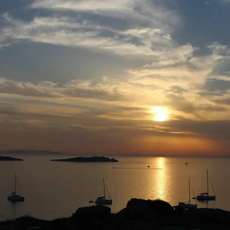 Crystal View Mykonos 公寓式酒店 4*